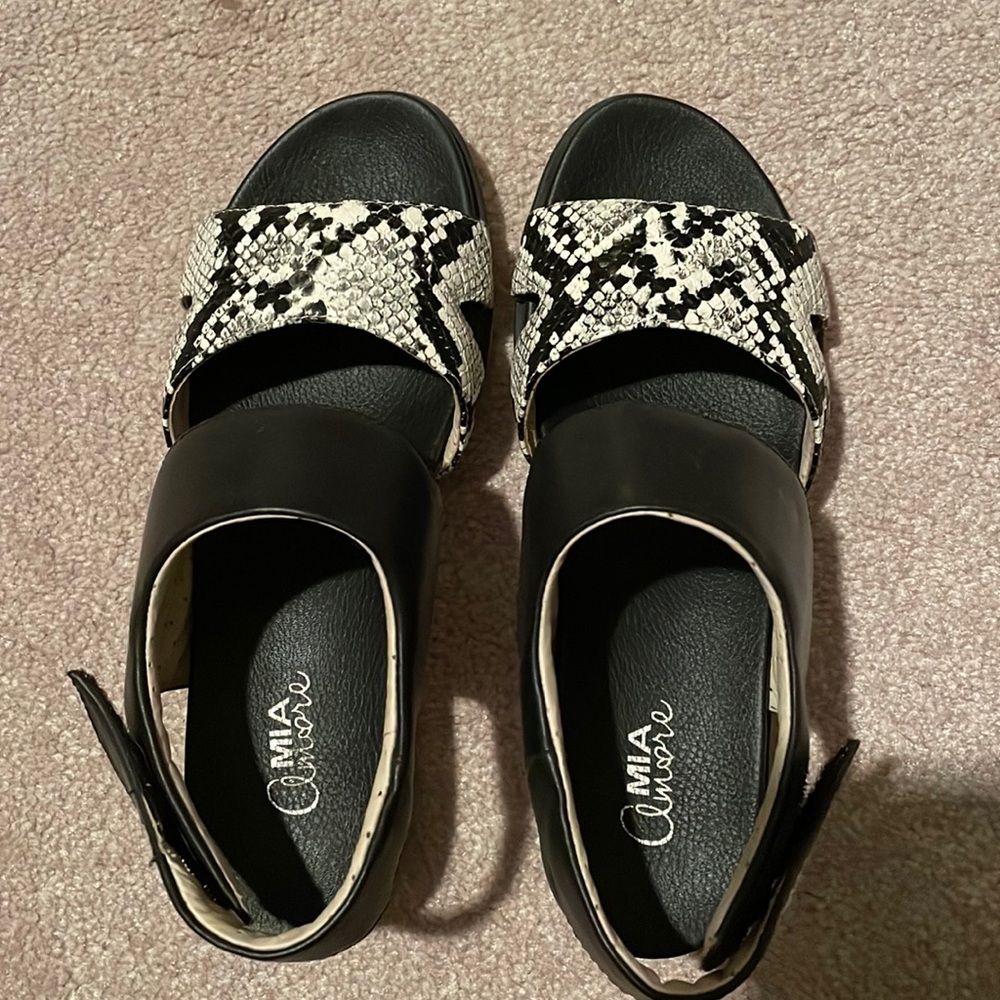 Mia Amore Wedge shoes